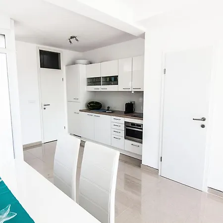 Atrium Blue House Vikendica