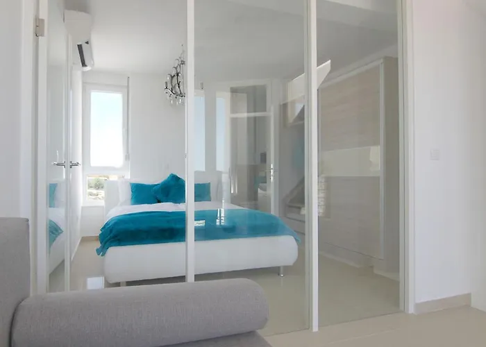 Atrium Blue House *