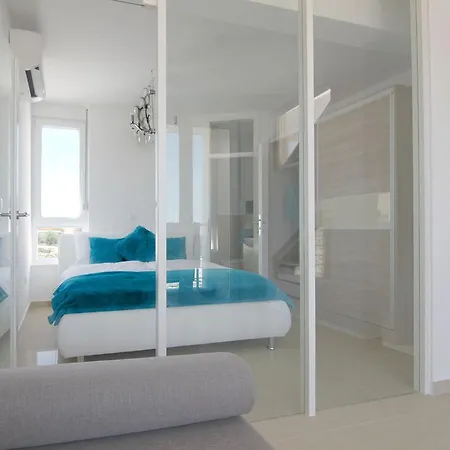 Atrium Blue House *